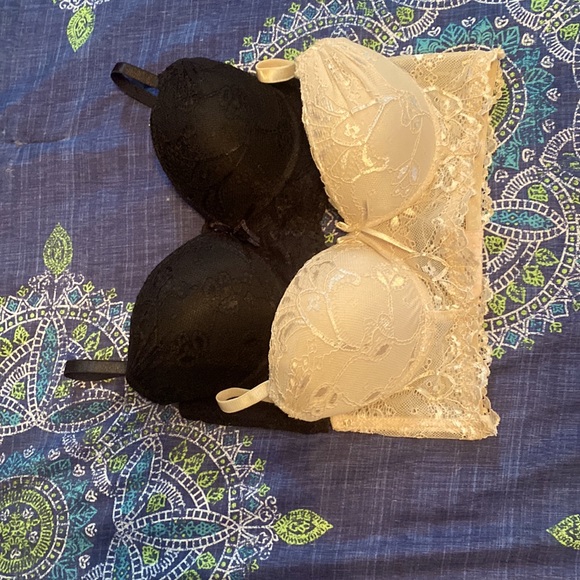 3 Beautiful Bras NWOT - Picture 4 of 4